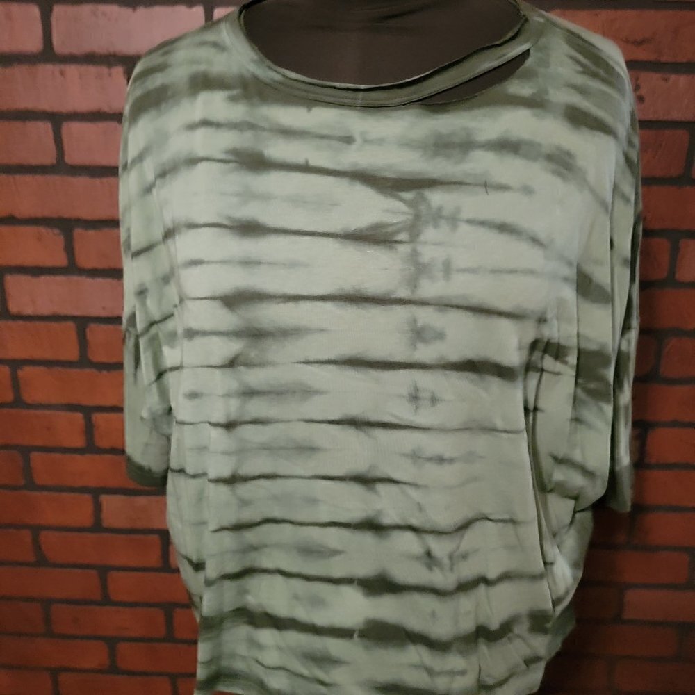 Frayed Green Tie Dye T-Shirt with hole at the neckline Size Large